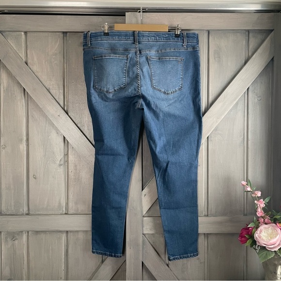 Lularoe Skinny Medium Wash Denim Size 40‎ - Picture 5 of 8